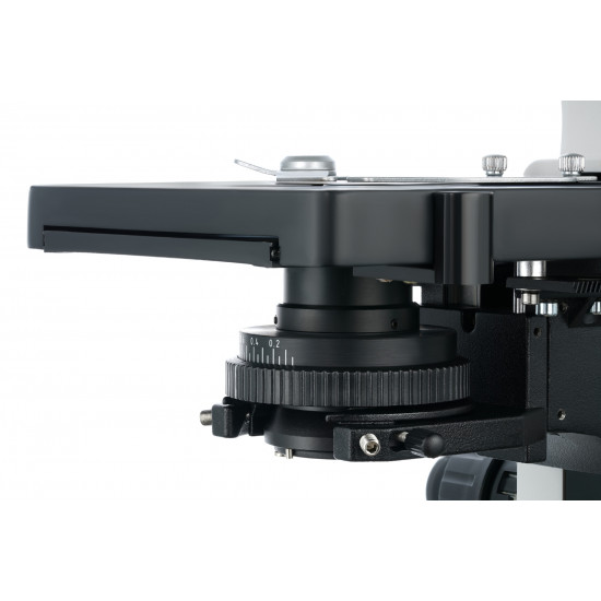 Цифров тринокулярен микроскоп Levenhuk MED D40T LCD
